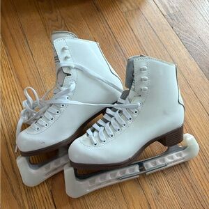 Girls Glacier 520 ice skates with guard size 3.5